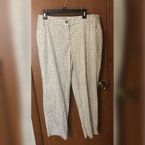 EUC Chico’s Ankle Length Pants